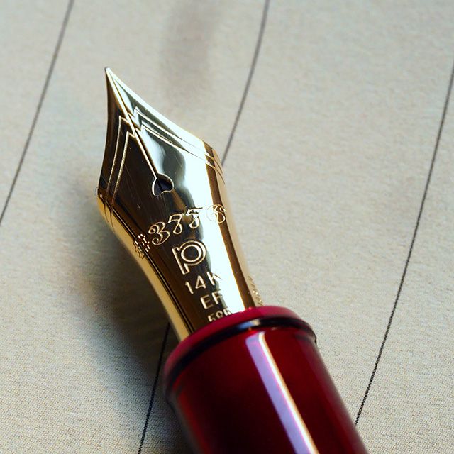 100周年を迎えた国産メーカーの至極の万年筆