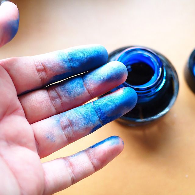 万年筆インクの汚れを落とす方法