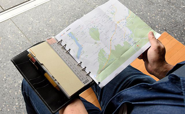 旅をまるごとひとまとめオールインワンで持ち歩くシステム手帳